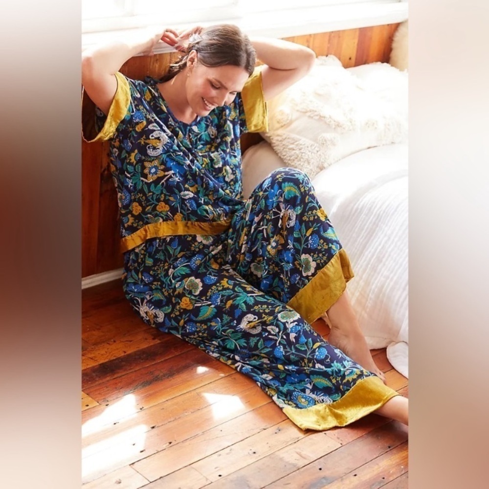 Anthropologie Blue Floral Clara Gold Velvet-Trimmed Pajama Lounge Top Small - Picture 2 of 16